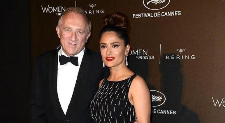 ’زوج سلمى حايك‘ يتعهد بإعادة بناء