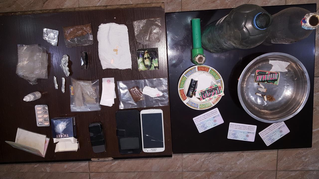 القبض على عشرة اشخاص بحوزتهم ’مواد