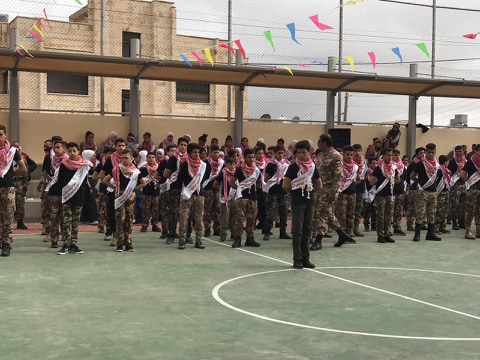 تخريج دورة التدريب العسكري في مدرسة