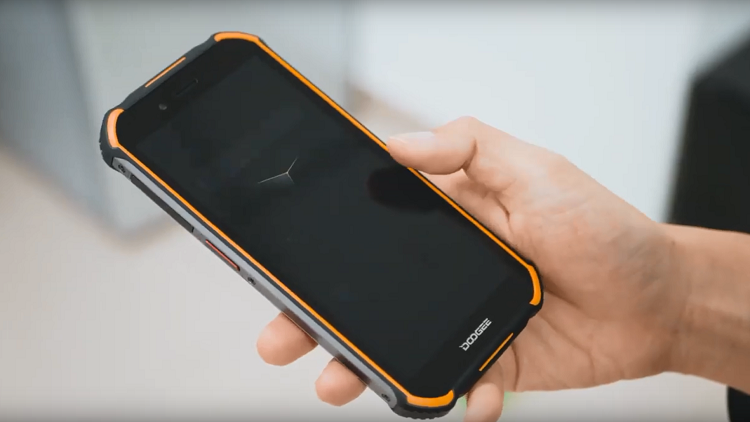 تعرف على أحدث «هاتف مدرع» سعره