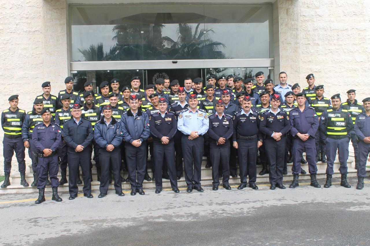 المقابلة يكرم عددا من افراد الاجهزة