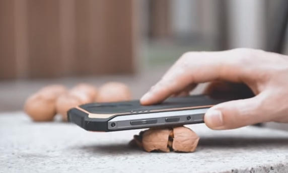 هاتف مدرع سعره أقل من 100