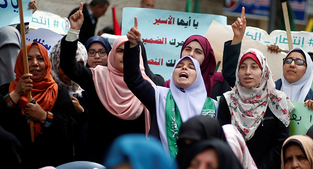 آلاف الفلسطينيين يحيون ذكرى «يوم الأسير»