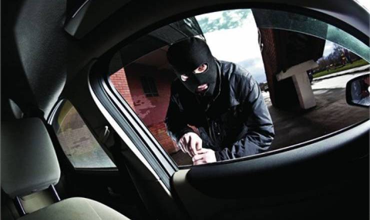 القبض على شخصين قاما بسلب مركبات