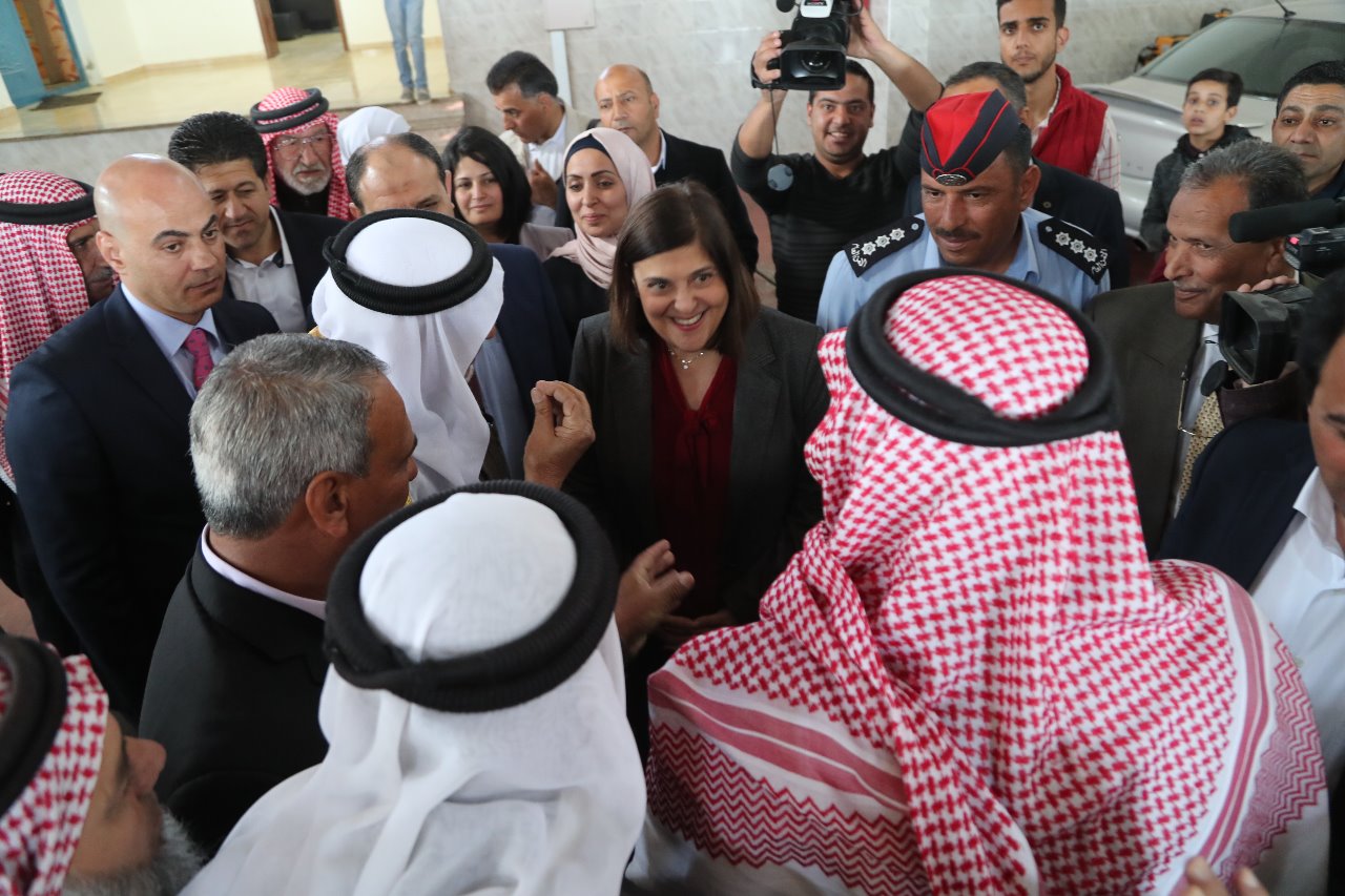 قعوار تفتتح مشاريع إنتاجية في لواء