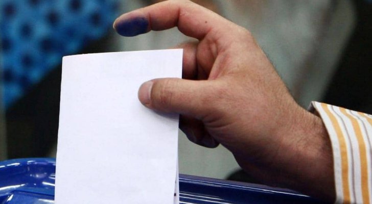 هندي ’يقطع إصبعه‘ بعد أن صوّت