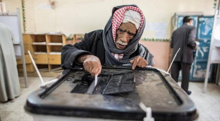 المصريون يصوتون في استفتاء على تعديلات