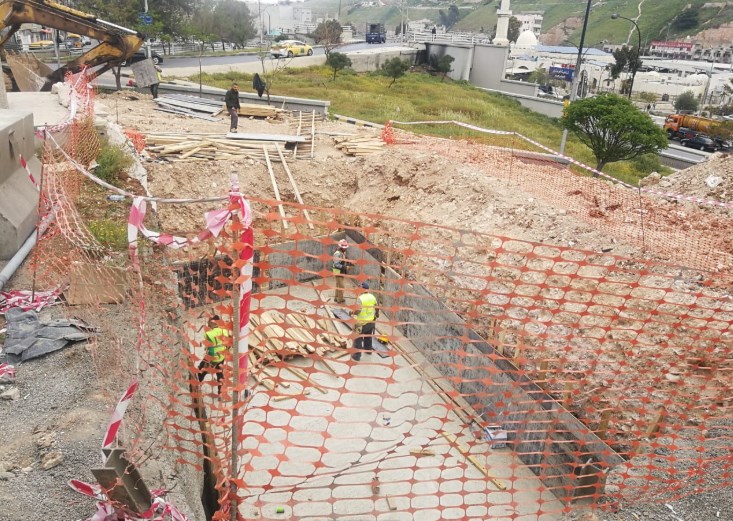 الشواربه يتفقد سير العمل في مشروع