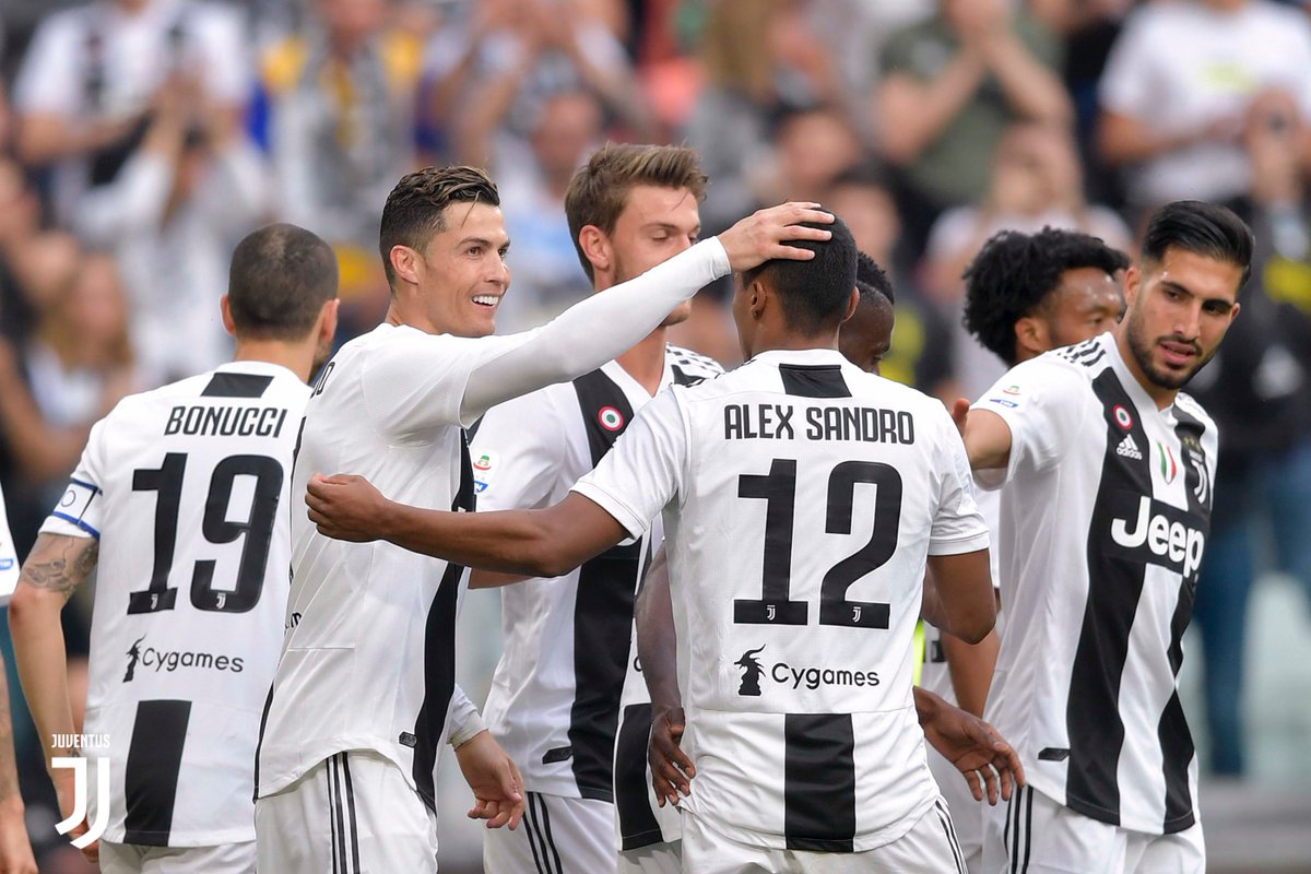 اليوفي بطلا للكالتشيو (صور)