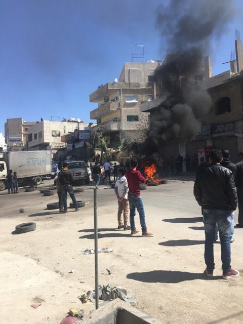 شغب واغلاق طرق في خريبة السوق