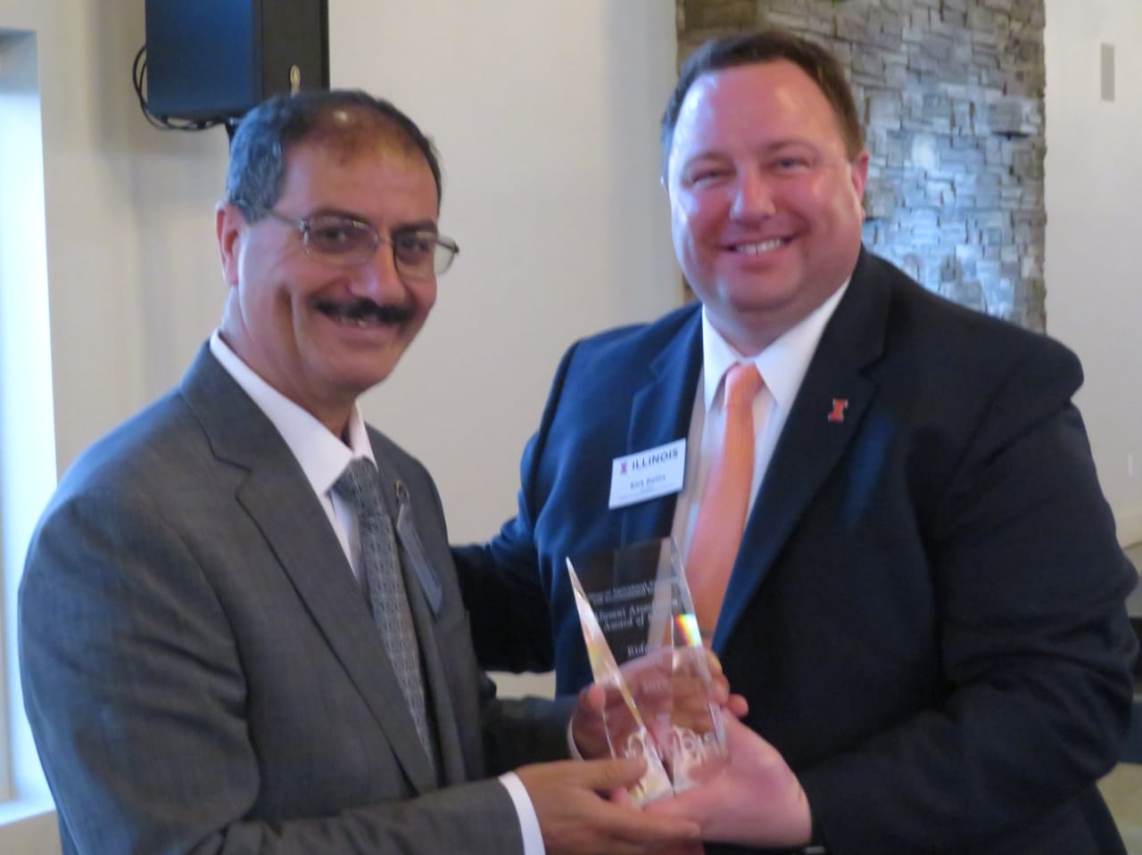 تكريم رفيع المستوى من جامعة الينوي