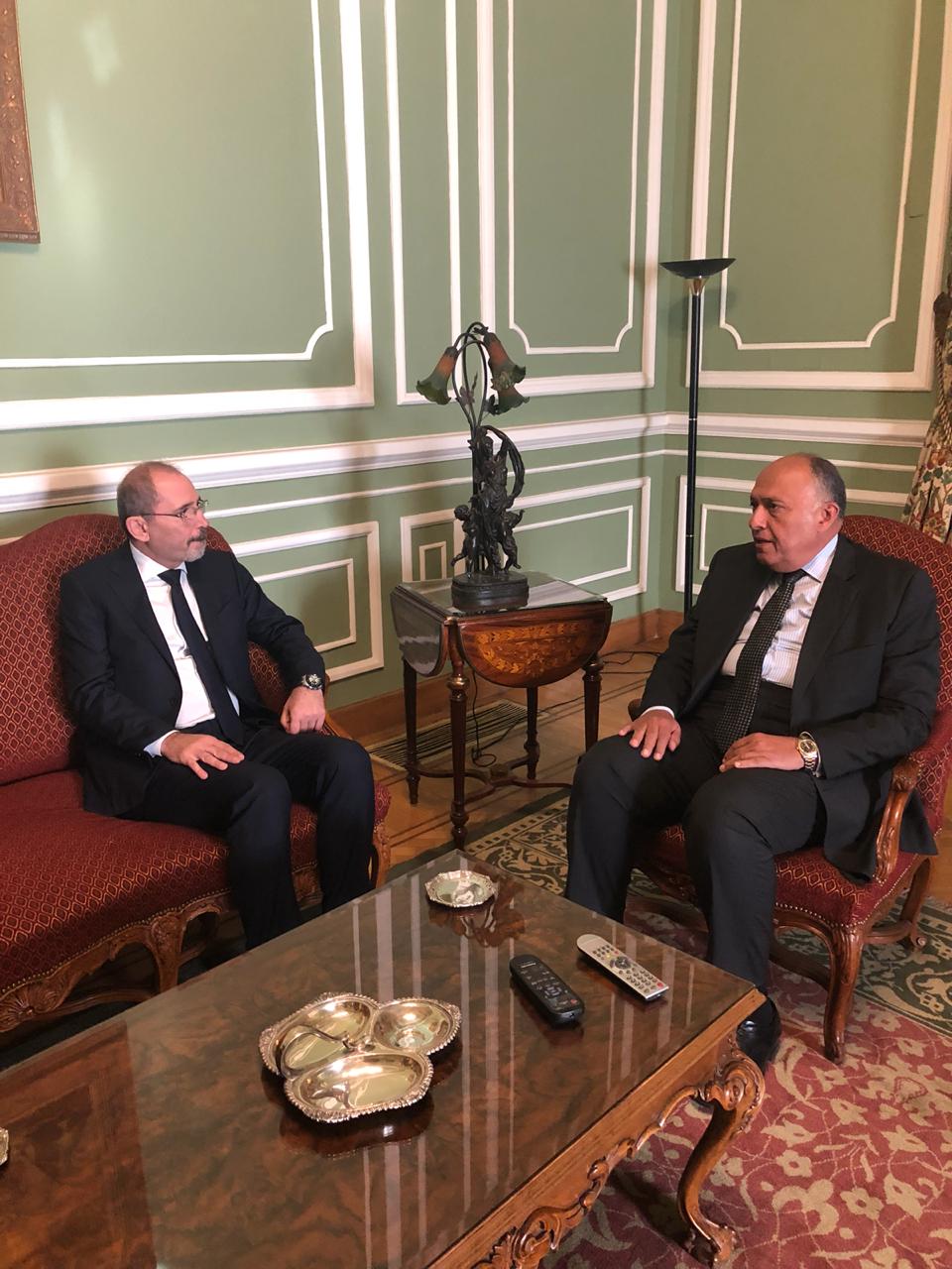 الصفدي يبحث مع شكري تطورات الاوضاع