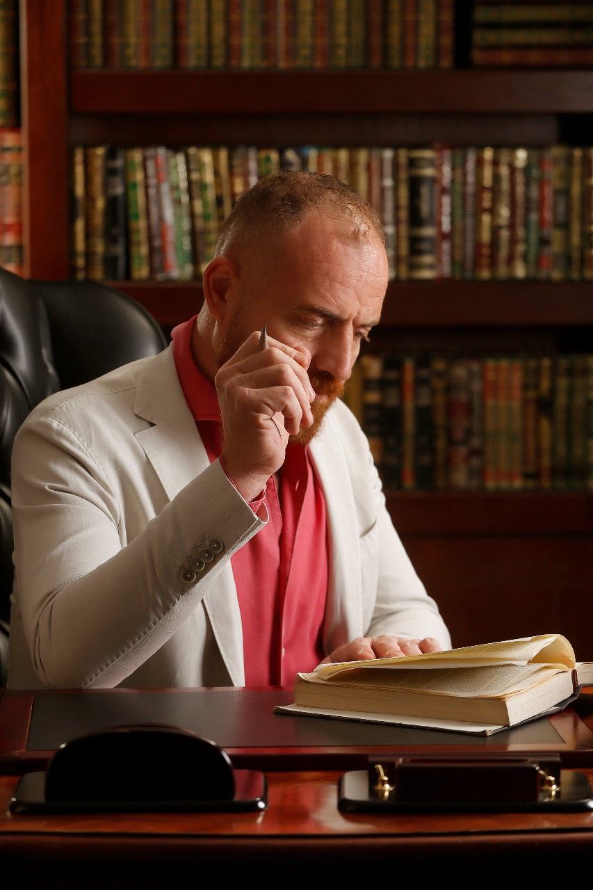 قصة نجاج ترتبط بين اسم صخر