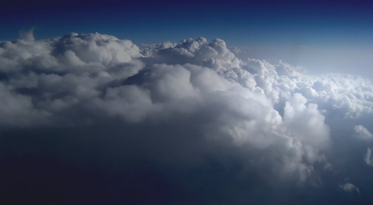 طقس العرب: سحب ماطرة تندفع نحو