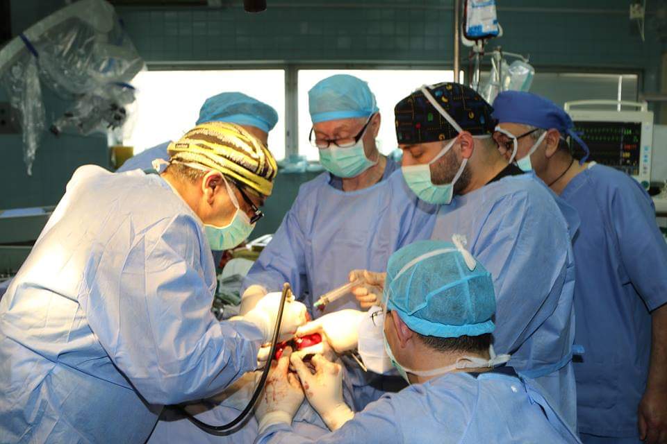 إجراء 20 عملية معقدة في الوجه