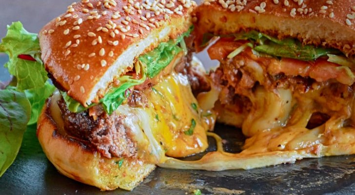 لأول مرة.. شركة مطاعم عالمية تبيع