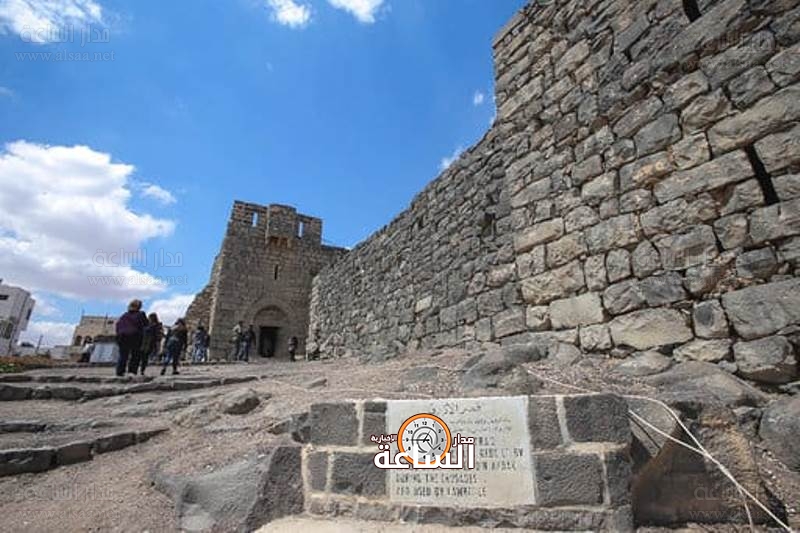 «قلعة الأزرق» تجذب الفنانين لتصوير أعمال