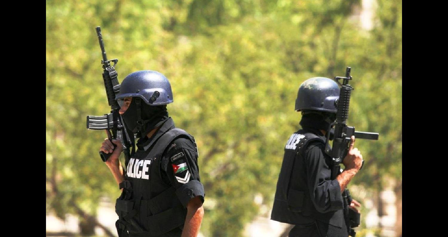 القبض على مطلوب خطير متهم بتأليف