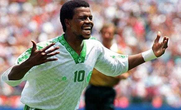 صحيفة إسبانية تثير جدلا باستفتاء أفضل