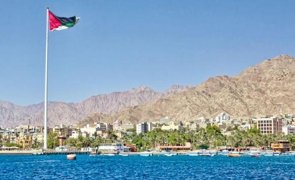 بدء موسم العروض على البضائع بالعقبة