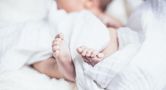 طفل يحير الأطباء بمرض لا اسم