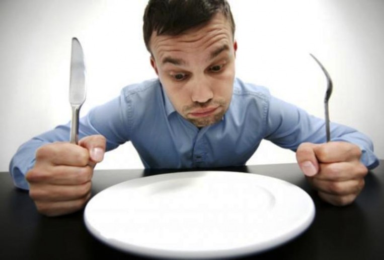 امتنع عن الأكل 382 يوما.. القصة