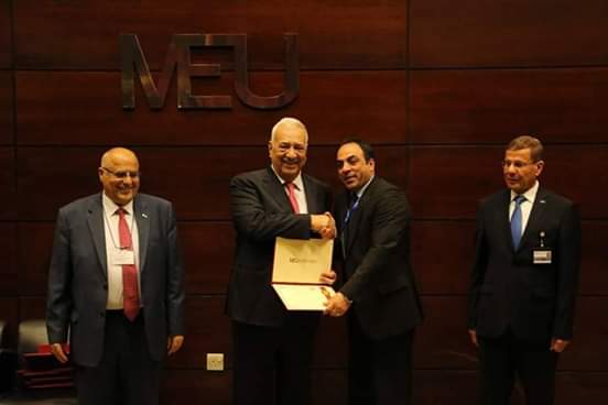 جامعة الشرق الاوسط تكرّم القرعان