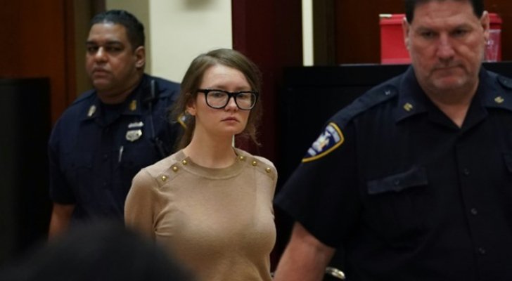 عشرينية تخدع الطبقة المخملية في نيويورك