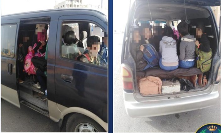 ضبط باصين بحمولة ركاب زائدة في