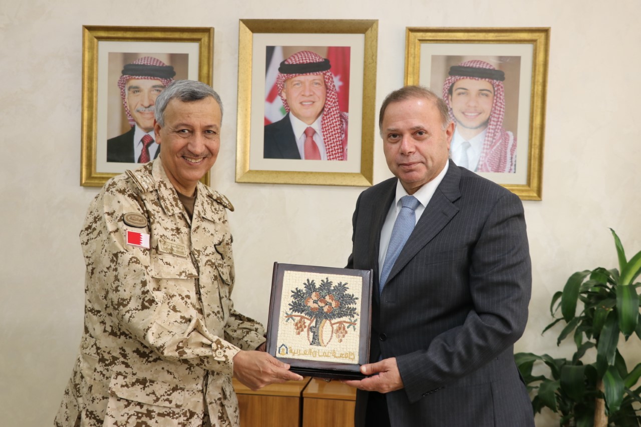 «عمان العربية» والملحقية العسكرية البحرينية تبحثان