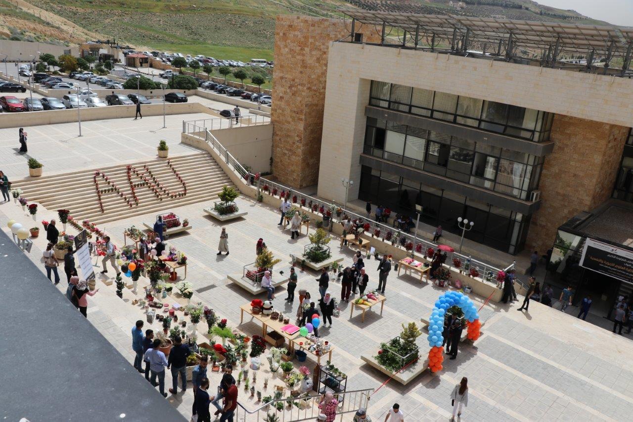 مهرجان للزهور في «عمان العربية» (صور)