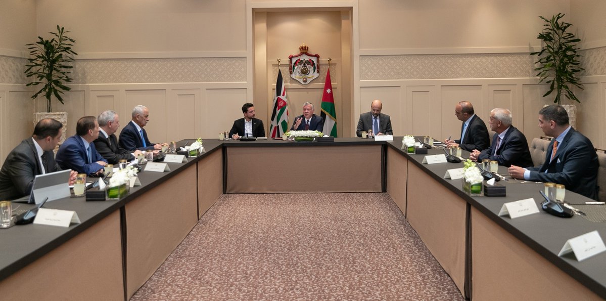 الملك يلتقي ممثلين عن القطاع الخاص