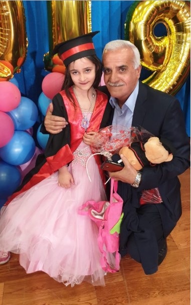 الزميل زكريا العطيات يبارك تخرج حفيدته