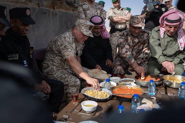 الملك بين عسكره