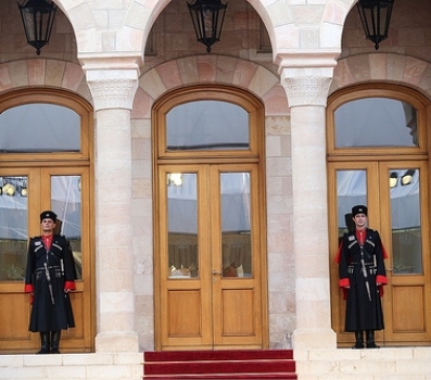 إحالة المستشار في الديوان الملكي أنور