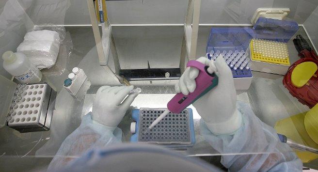 حبس طبيب أصاب 90 باكستانيا بالإيدز