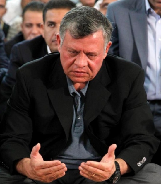 الملك يصلي الجمعة في مسجد المؤمنين