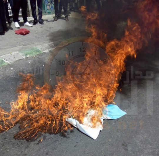 كركيون يحرقون العلم الإسرائيلي ويدينون تكريم