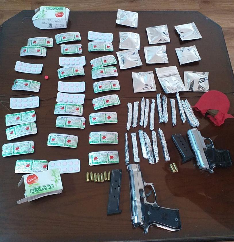 القبض على 3 اشخاص بحوزتهم سلاحين