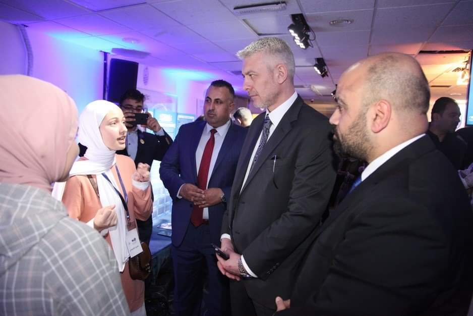 طلبة يعرضون إبداعات علمية متميزة في