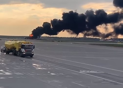 13 قتيلا إثر حريق طائرة ركاب