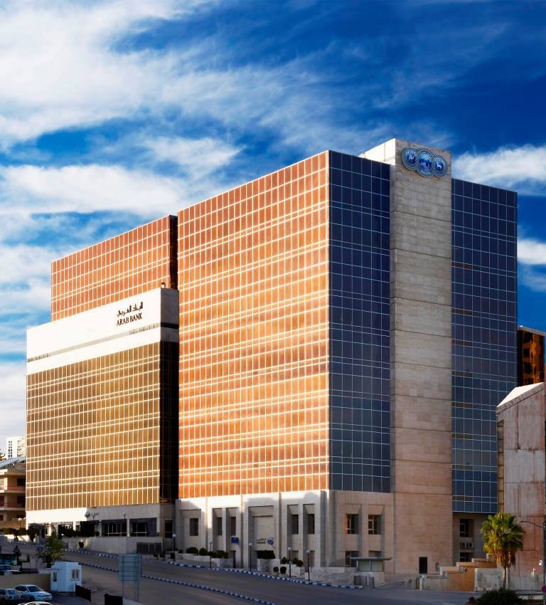 البنك العربي يكرم موظفاته الأقدم خدمة