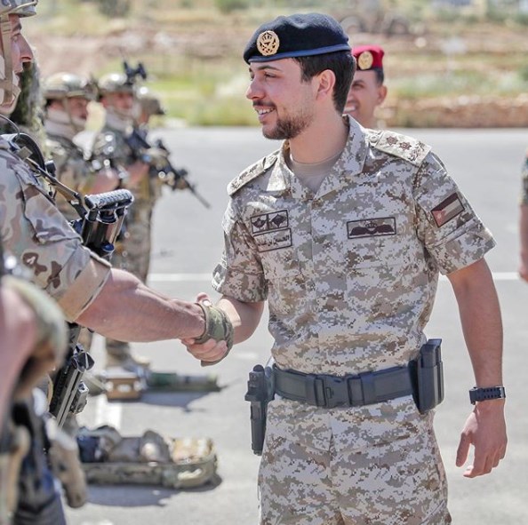 ولي العهد يزور الوحدة الخاصة 101..