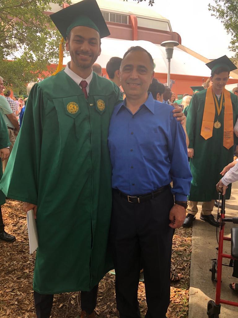 نور حسان البيطار .. مبارك بكالوريوس