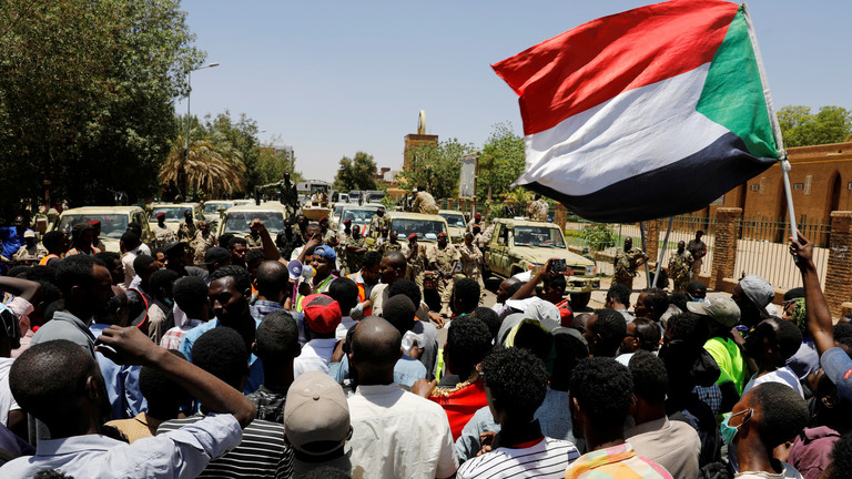 قادة الاحتجاجات السودانية يدعون للعصيان المدني