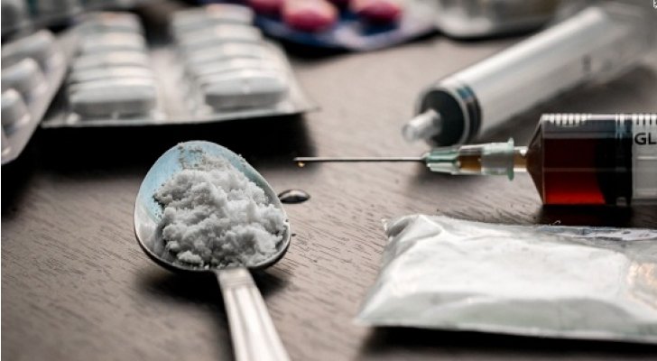 مصري يجبر زوجته على تعاطي المخدرات..