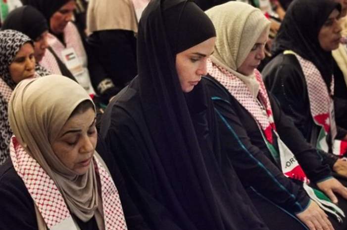 الملكة رانيا تؤدي مناسك العمرة رفقة