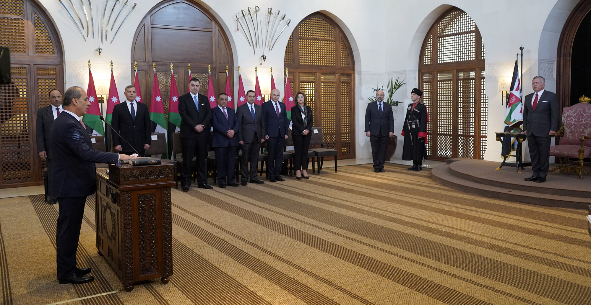 صور من أداء الوزراء الجدد لليمين