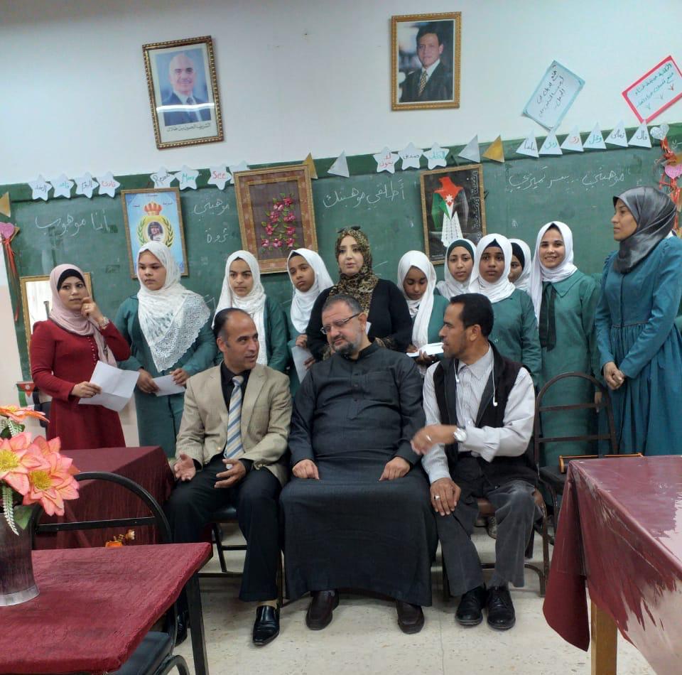 خريسات يكرم 21 طالبة في الأغوار