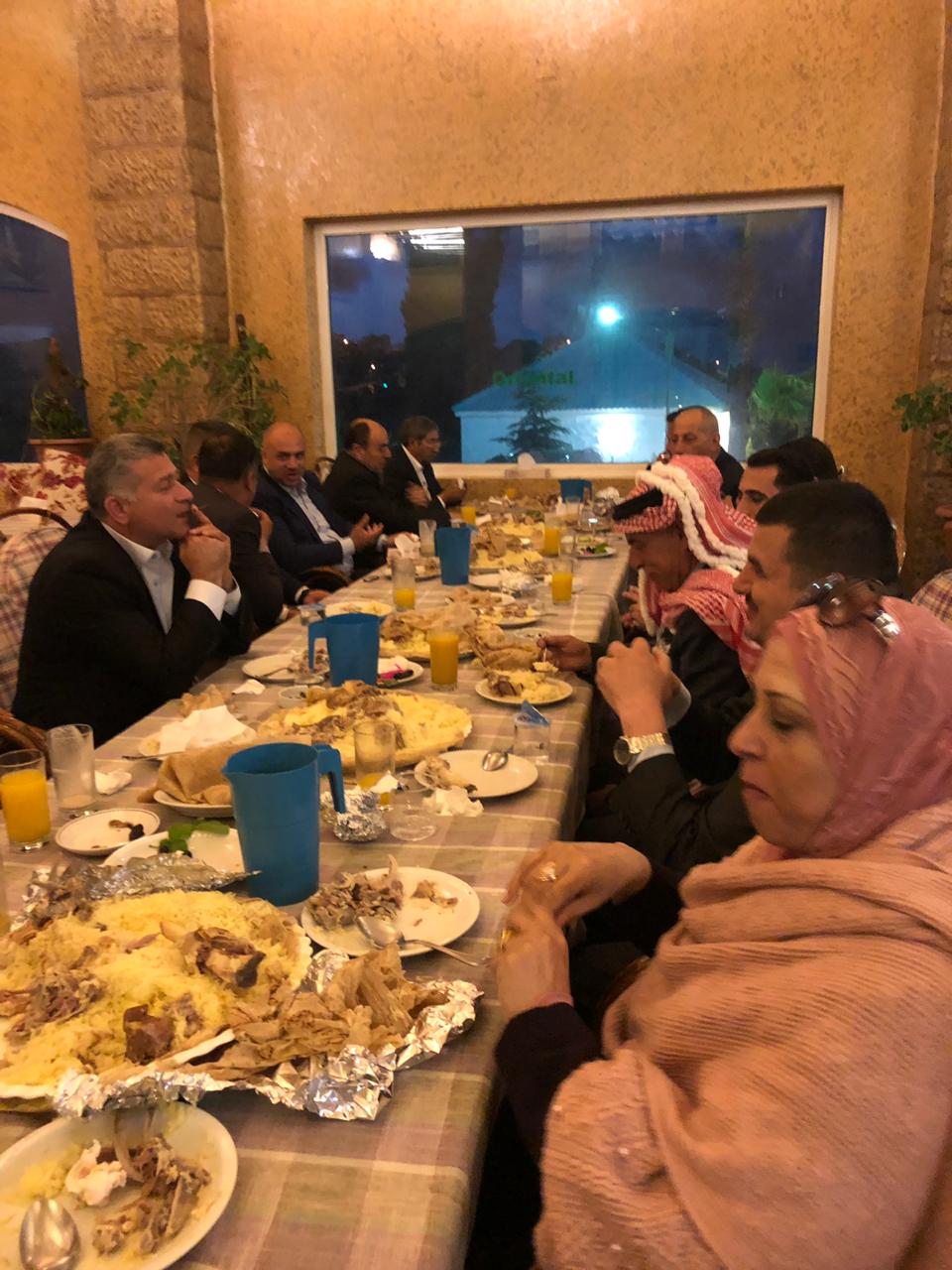 رجالات السلط تطلق مبادرة المنسف بالصحن